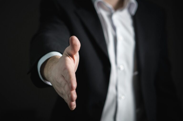 Leia mais sobre o artigo Networking em Eventos: Estratégias para Conexões Significativas