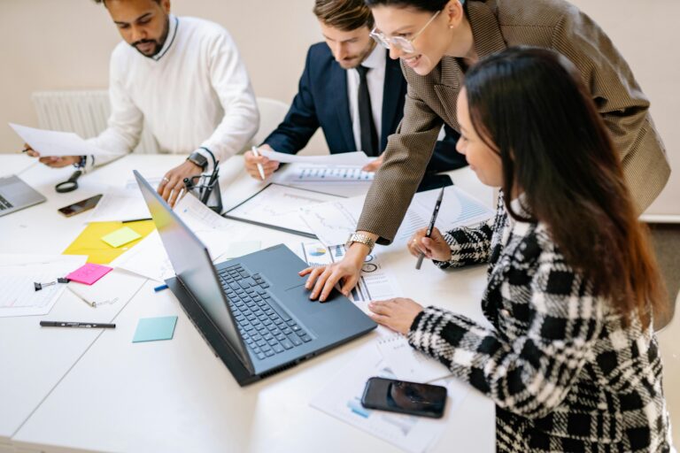 Leia mais sobre o artigo 6 Mitos sobre Sales Engagement que Estão Impedindo Seu Crescimento Comercial